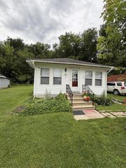 1402 E Koshkonong DRIVE, Edgerton, WI 53534