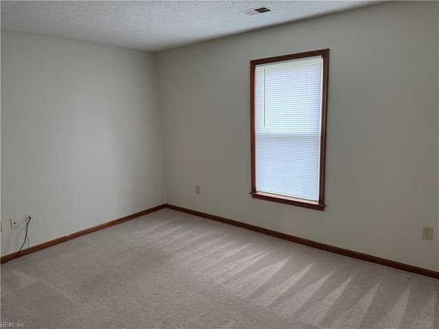 3069 Barberry LN, Virginia Beach, VA 23453
