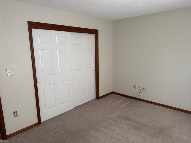 3069 Barberry LN, Virginia Beach, VA 23453