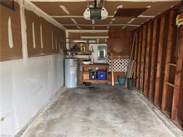 3069 Barberry LN, Virginia Beach, VA 23453
