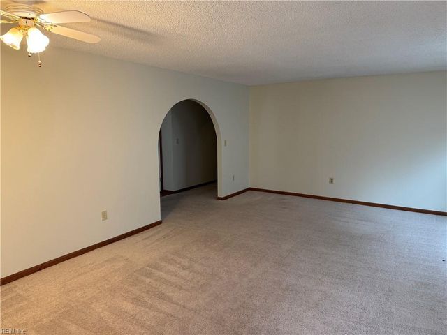 3069 Barberry LN, Virginia Beach, VA 23453