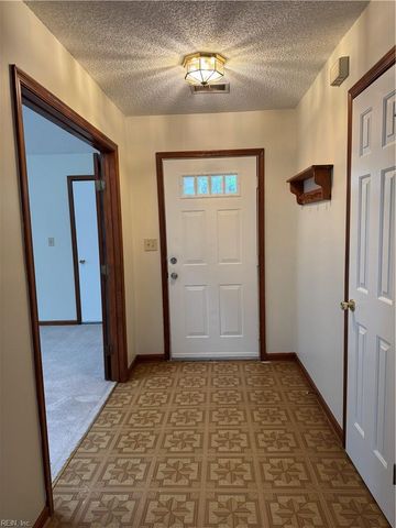 3069 Barberry LN, Virginia Beach, VA 23453