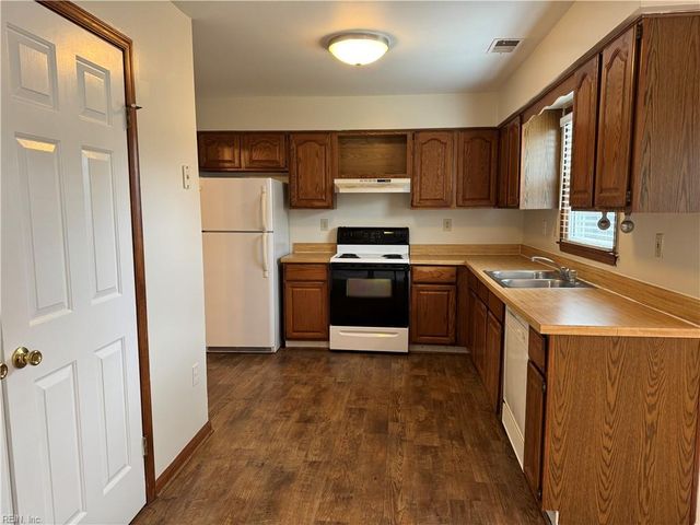 3069 Barberry LN, Virginia Beach, VA 23453