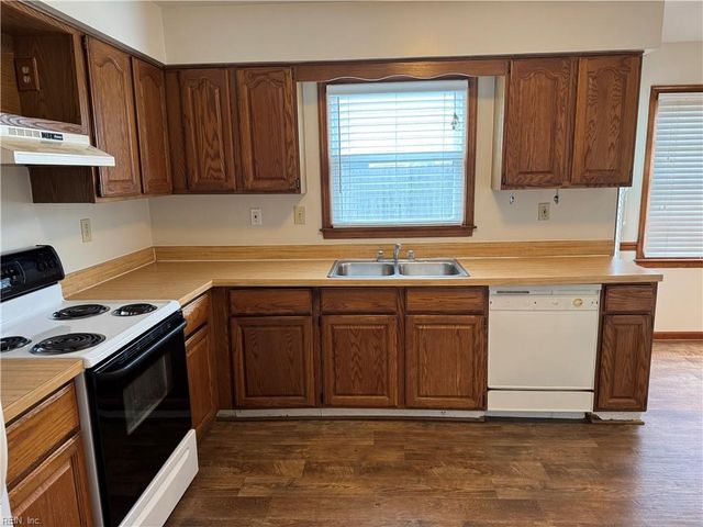 3069 Barberry LN, Virginia Beach, VA 23453