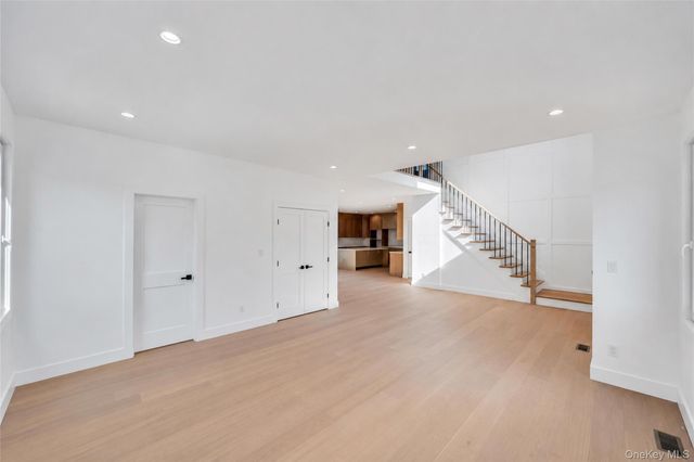 557 Knoll Court, Seaford, NY 11783