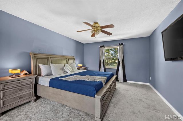 2902 Flameglow Drive, Oakville, MO 63129