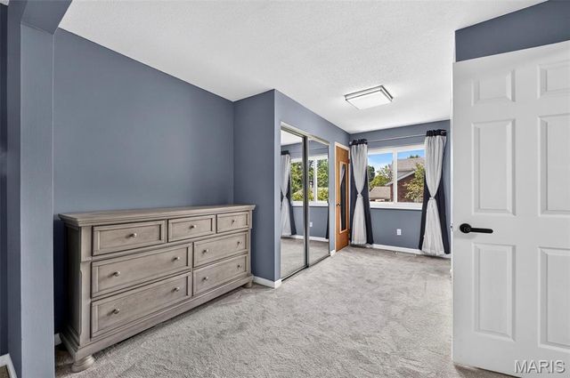 2902 Flameglow Drive, Oakville, MO 63129