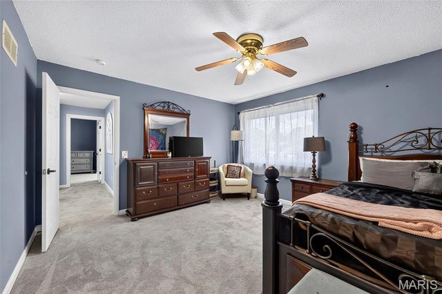 2902 Flameglow Drive, Oakville, MO 63129