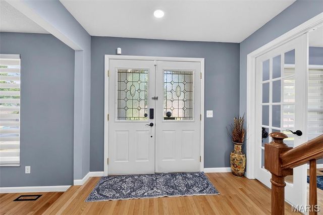 2902 Flameglow Drive, Oakville, MO 63129