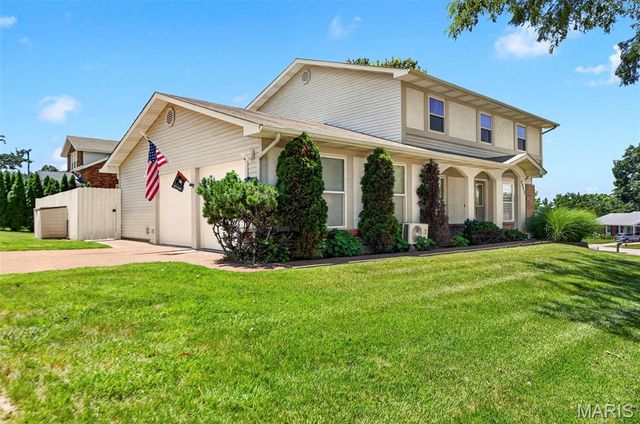 2902 Flameglow Drive, Oakville, MO 63129