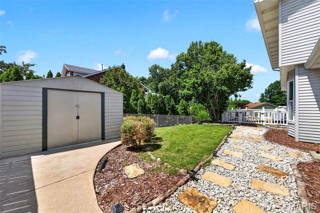 2902 Flameglow Drive, Oakville, MO 63129