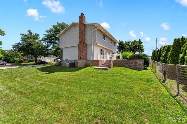 2902 Flameglow Drive, Oakville, MO 63129