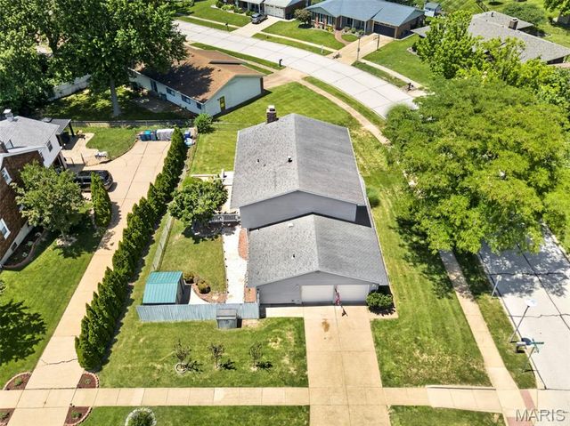 2902 Flameglow Drive, Oakville, MO 63129