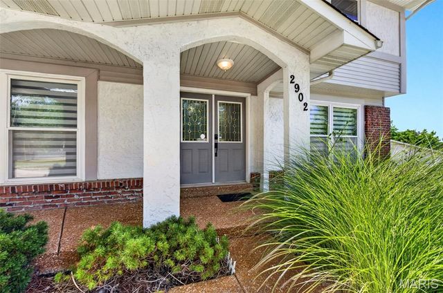 2902 Flameglow Drive, Oakville, MO 63129