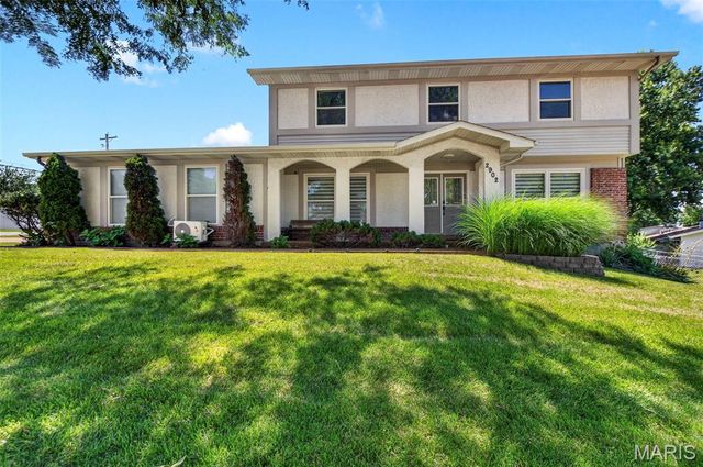 2902 Flameglow Drive, Oakville, MO 63129