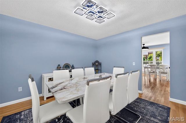 2902 Flameglow Drive, Oakville, MO 63129