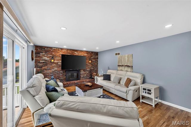 2902 Flameglow Drive, Oakville, MO 63129