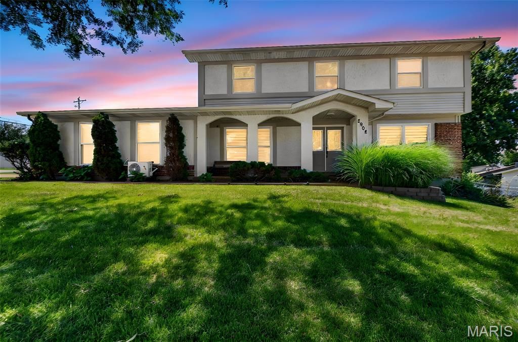 2902 Flameglow Drive, Oakville, MO 63129