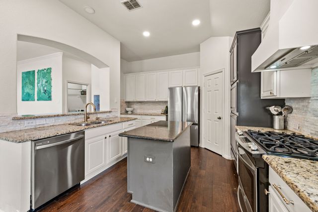 3513 Carlton Street, Grapevine, TX 76092
