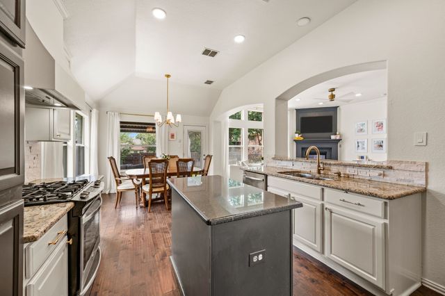 3513 Carlton Street, Grapevine, TX 76092