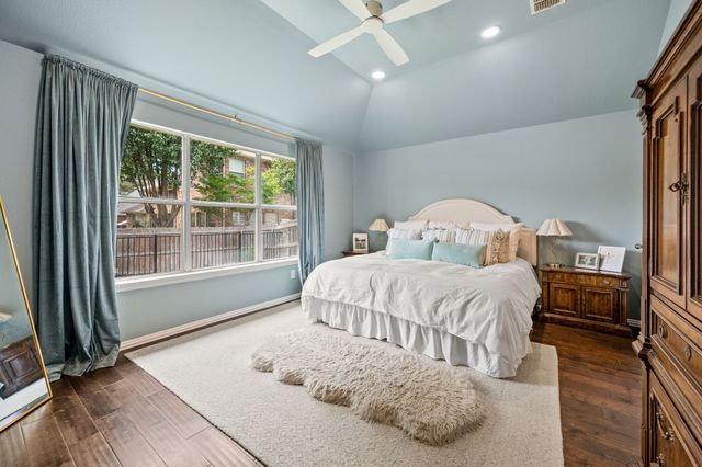 3513 Carlton Street, Grapevine, TX 76092