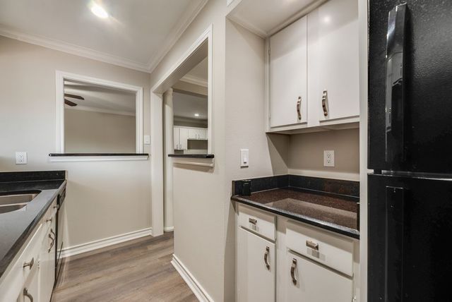 2802 Escada Drive 207, Farmers Branch, TX 75234