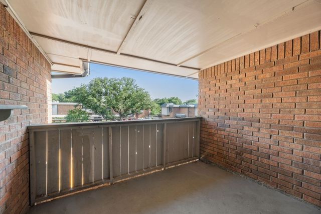 2802 Escada Drive 207, Farmers Branch, TX 75234
