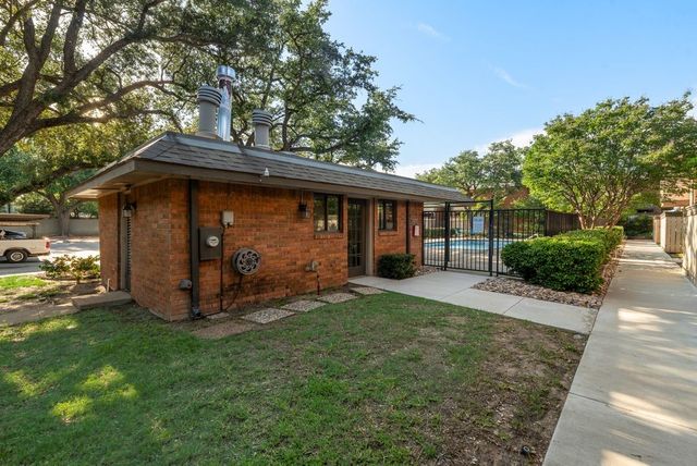2802 Escada Drive 207, Farmers Branch, TX 75234
