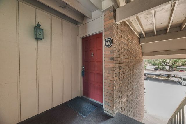 2802 Escada Drive 207, Farmers Branch, TX 75234