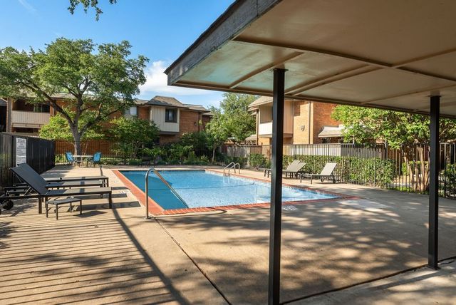 2802 Escada Drive 207, Farmers Branch, TX 75234