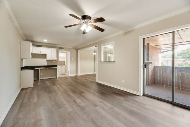 2802 Escada Drive 207, Farmers Branch, TX 75234