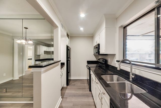 2802 Escada Drive 207, Farmers Branch, TX 75234