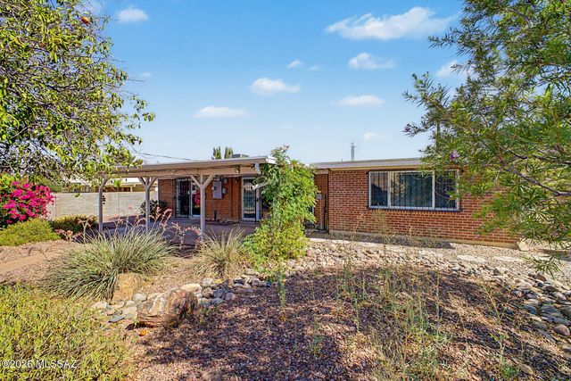8109 E 3rd Street, Tucson, AZ 85710