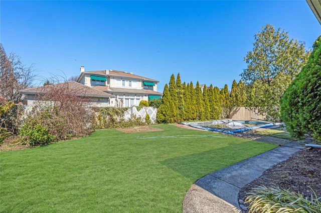 160-15 12th Avenue, Beechhurst, NY 11357