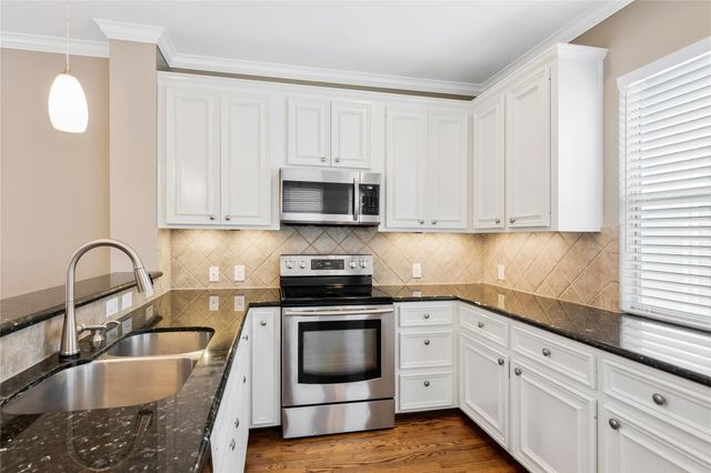 2615 W Dallas Street, Houston, TX 77019
