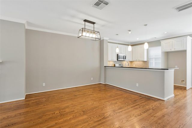 2615 W Dallas Street, Houston, TX 77019