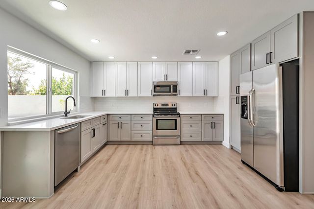 906 W COLGATE Drive, Tempe, AZ 85283