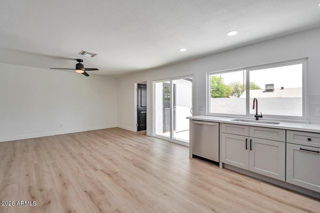 906 W COLGATE Drive, Tempe, AZ 85283