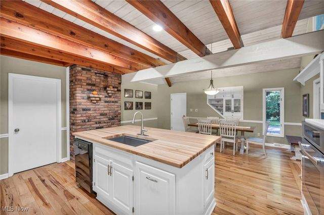 8405 Lucerne Drive, Chagrin Falls, OH 44023