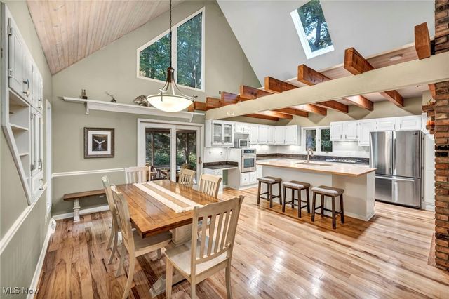 8405 Lucerne Drive, Chagrin Falls, OH 44023