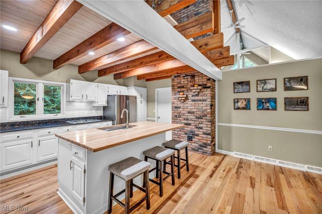 8405 Lucerne Drive, Chagrin Falls, OH 44023