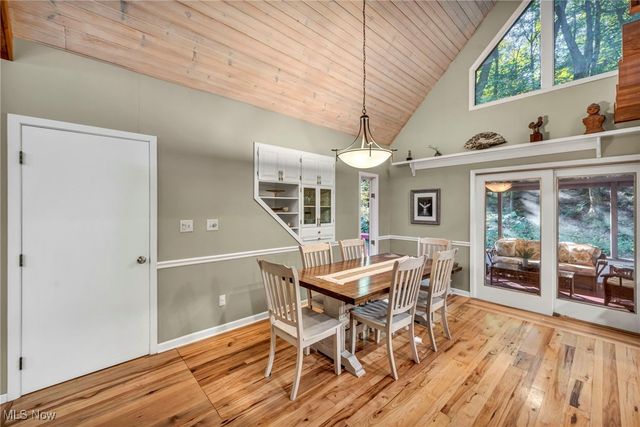 8405 Lucerne Drive, Chagrin Falls, OH 44023