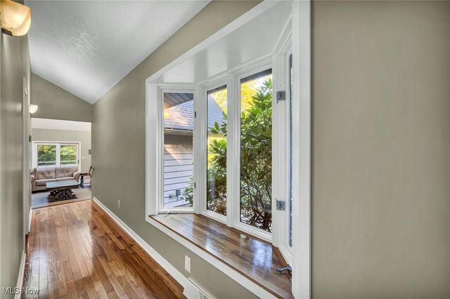 8405 Lucerne Drive, Chagrin Falls, OH 44023