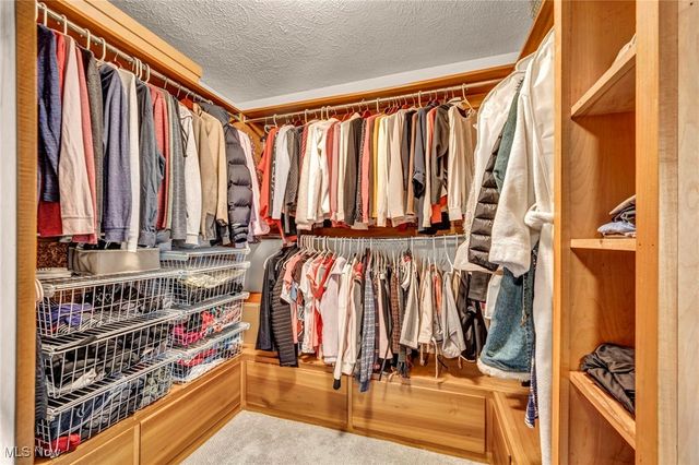 8405 Lucerne Drive, Chagrin Falls, OH 44023