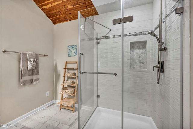 8405 Lucerne Drive, Chagrin Falls, OH 44023