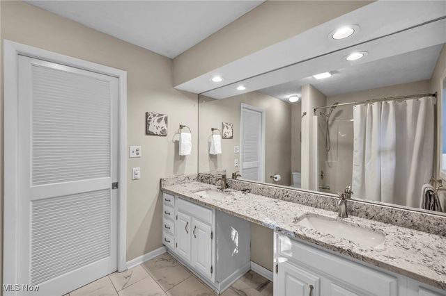 8405 Lucerne Drive, Chagrin Falls, OH 44023