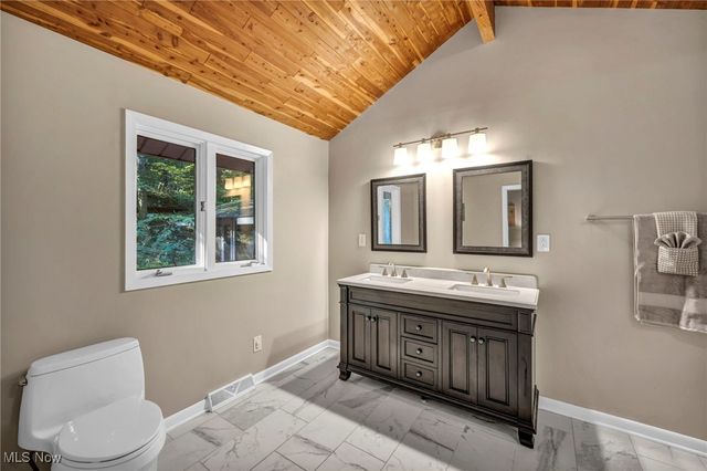 8405 Lucerne Drive, Chagrin Falls, OH 44023