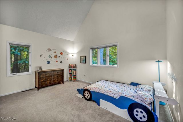 8405 Lucerne Drive, Chagrin Falls, OH 44023