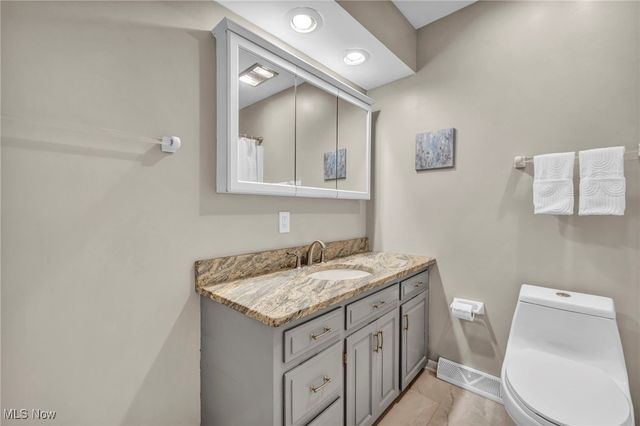 8405 Lucerne Drive, Chagrin Falls, OH 44023