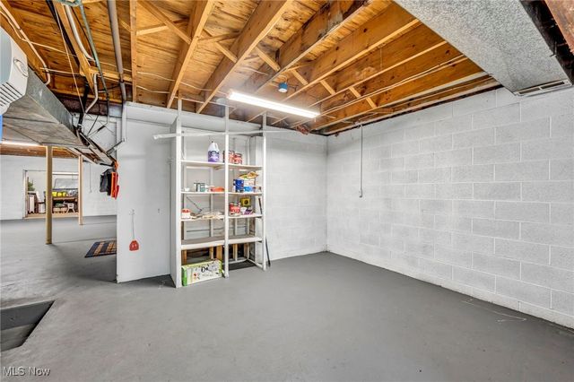 8405 Lucerne Drive, Chagrin Falls, OH 44023